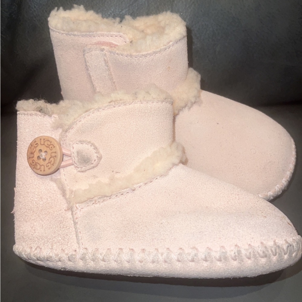 4/5c Pink Soft Bottom Ugg Boots. Slightly Worn